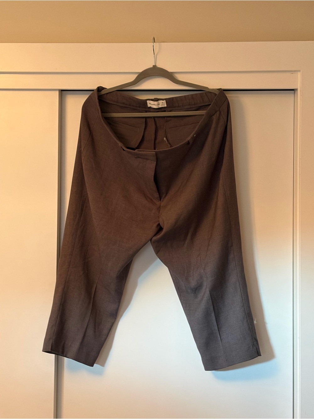 Abercrombie & Fitch grey capris